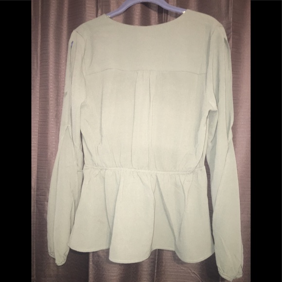 Monteau green top - Picture 2 of 3